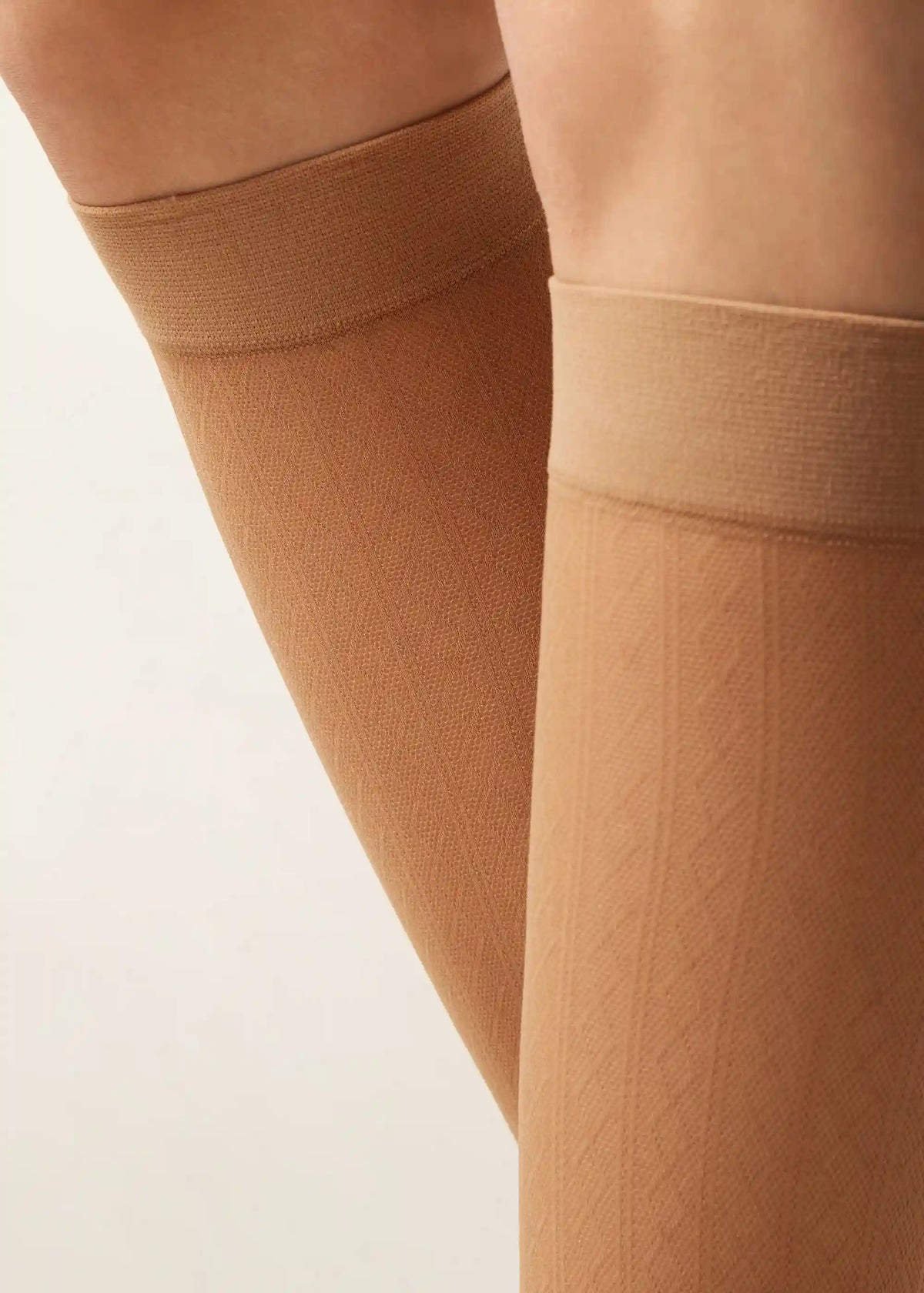 Diamond Patterned Knee-Highs