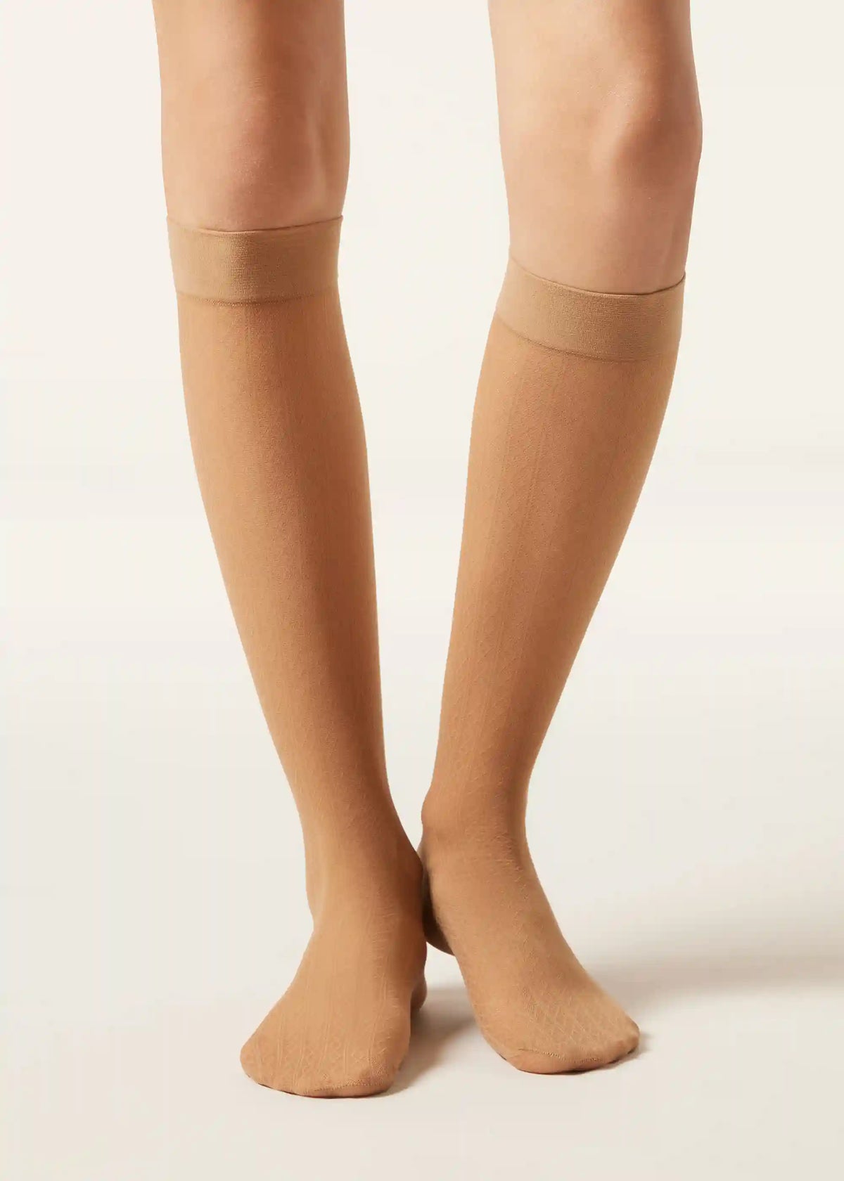 Diamond Patterned Knee-Highs